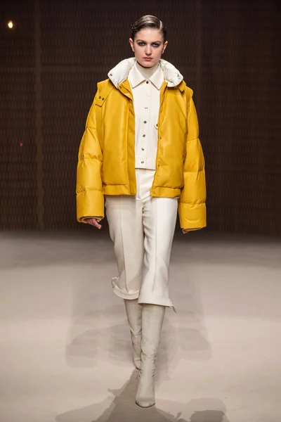 Look 49